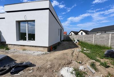Duplex cu 4 camere cu Canalizare în Moșnița Nouă - 3