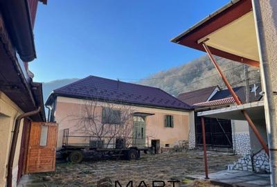 Casă cu 9 camere cu Canalizare în Râu Sadului - 2