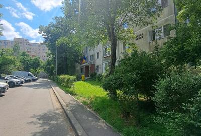 Apartament cu 3 camere semidecomandat, mobilat în Circumvalațiunii