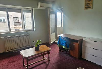 Garsonieră decomandată în Central - 1
