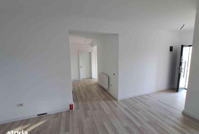 Casă cu 4 camere cu Teren 300 Mp în Crevedia - 2