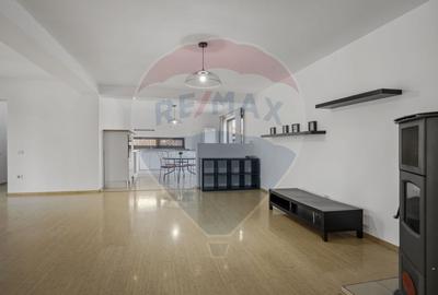 Casă cu 6 camere cu Teren 572 Mp în Central
