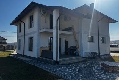 Casă individuală cu 3 camere cu Canalizare în Ipotești - 8