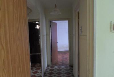 Apartament 3 camere, decomandat, parter in Ploiesti, Cina, comision 0 - 11