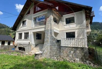 Casă individuală cu 7 camere cu Canalizare în Mădei - 1