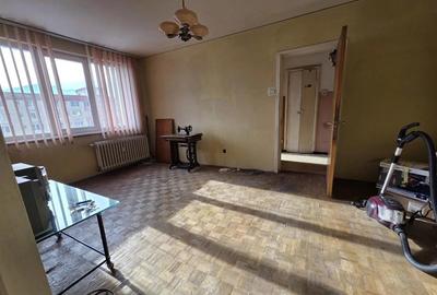 Apartament cu 2 camere semidecomandat în Centrul Civic