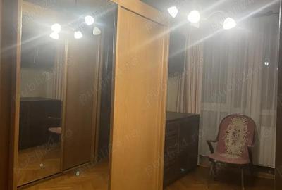 B-dul Republicii,linga Palatul Justitie,4 camere dec, et.1,2 bai,balcon mare,garaj sub bloc,500 euro - 3