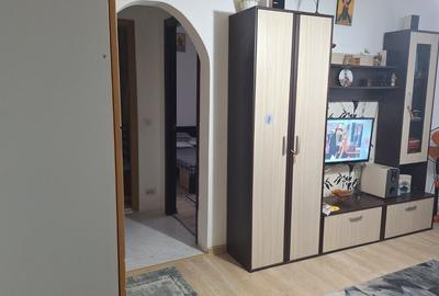 Apartament cu 2 camere semidecomandat în Teiul Doamnei