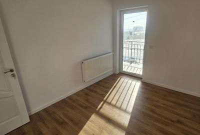 Duplex cu 4 camere cu Canalizare în Ipotești - 2