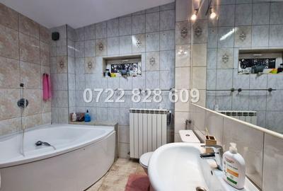 Casă cu 5 camere cu Teren 100 Mp în Central