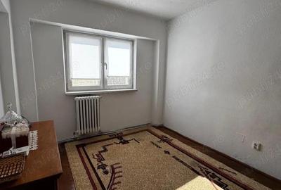 Apartament cu 3 camere decomandat în Decebal