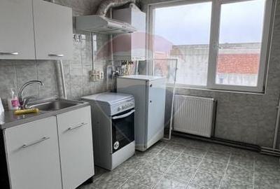 Apartament cu 4 camere decomandat în Micro 16 - 2
