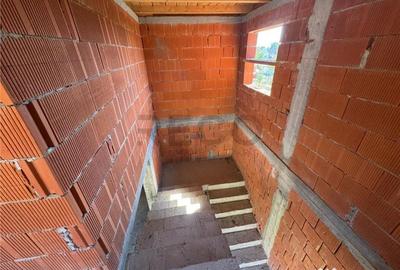 Casă cu 4 camere cu Teren 257 Mp în Livada de Bihor - 10