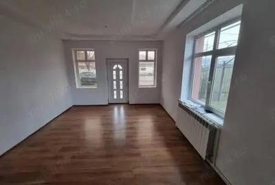 A 39 Proprietarul vinde in Buhu?i ,casa 3 camere la strada , - 4