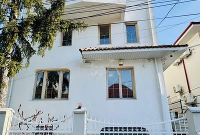 Casă cu 8 camere cu Canalizare în Floreasca - 1