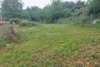 Casă cu Teren 1971 Mp în Central - 1