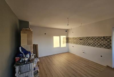 Casă cu 2 camere cu Teren 1628 Mp în Băița - 1