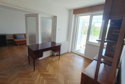 Apartament spatios cu potential de personalizare - 1