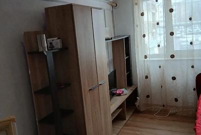 Inchiriez camera stil garsoniera - 1