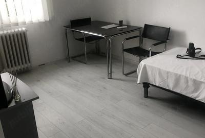 Garsonieră decomandată în Titan