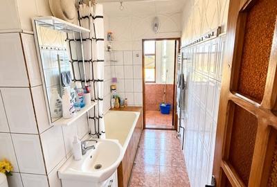 Apartament cu 2 camere decomandat în Micro 4