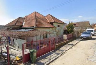 Casă cu 2 camere cu Teren 331 Mp în Hunedoara