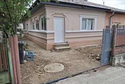 Casă cu 4 camere în Potlogi