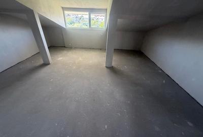Duplex cu 5 camere cu Canalizare în Central - 17