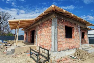 Casă cu 3 camere în Șerbănești - 4