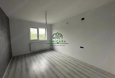 Casă cu Teren 2000 Mp în Români - 9