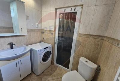 Casă cu 4 camere cu Teren 1371 Mp în Crivina - 1