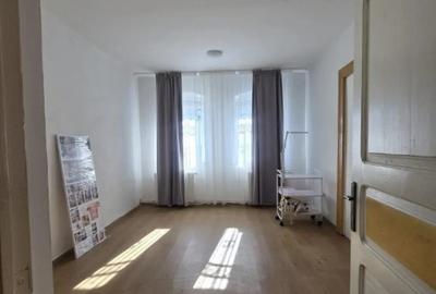 Spațiu comercial, de 69 mp, în Central - 8