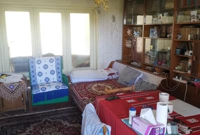 Apartament 3 camere, decomandat, 1 Mai vizavi de Spitalul Nr 1 ,  pe Insula