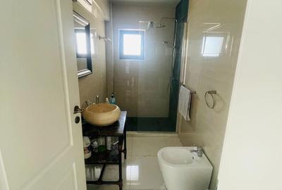 Apartament cu 3 camere decomandat în Exterior Vest