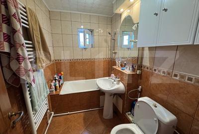 Apartament de 3 camere, decomandat, cartierul 1 Mai - 8