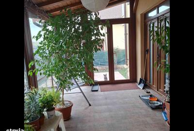 Casă cu 7 camere cu Teren 380 Mp în Central