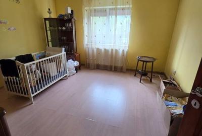 Casă cu 4 camere în Central - 2