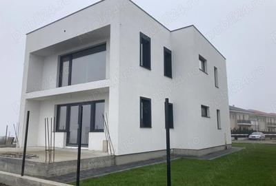 Casă cu 3 camere în Dezmir - 1