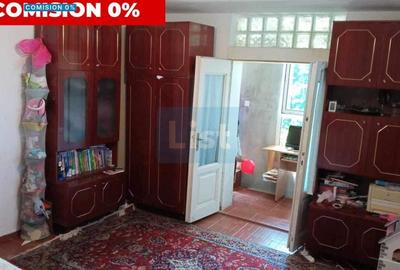 Casă cu 3 camere cu Canalizare în Central
