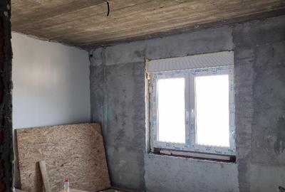 Vand vila Parter , str Apateului -Sinmartin, SC-240 mp , teren 668 mp , garaj , utilitati , trifazic - 5