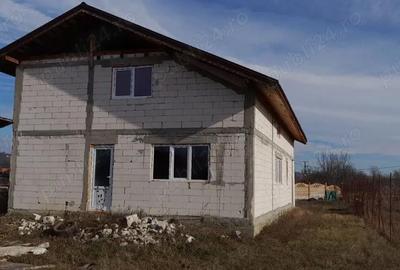 Casă în Copăcioasa - 2