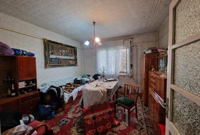 Casă cu 2 camere cu Teren 330 Mp în Lunei