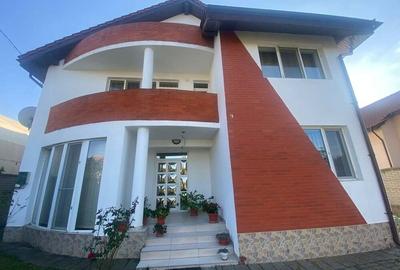 Casa 6 camere P+E+pod, in centru, direct de la proprietar - 1