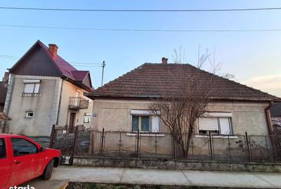 Casă cu 4 camere cu Teren 1440 Mp în Vetiș
