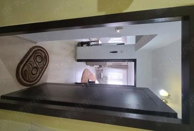 Garsonieră decomandată în Petros - 9