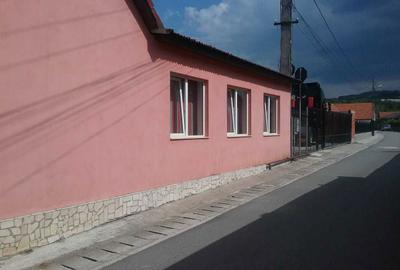 Spațiu comercial, de 400 mp, în Central - 8