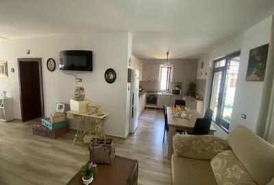 Casă cu 3 camere în Moșnița Veche