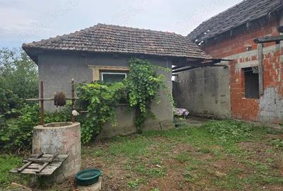 Vand casa loc SUMUGIU, sc 200 mp , parte casa noua la rosu , teren 2670 mp, la sosea, front mare - 7