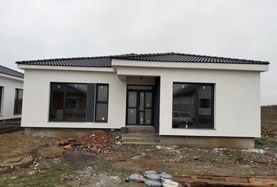 Casă cu 3 camere în Sântandrei