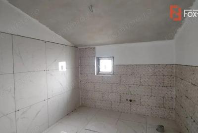 Casă cu 4 camere cu Canalizare în Sânmihaiu Român